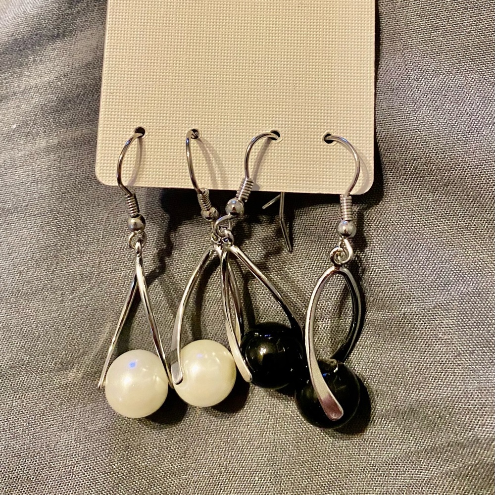 NWT BRAND NEW NEVER BEEN WORN TWO PAIRS OF EARRINGS BLACK/ WHITE.